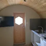 Les Insolites Du Villaret Bed and Breakfast