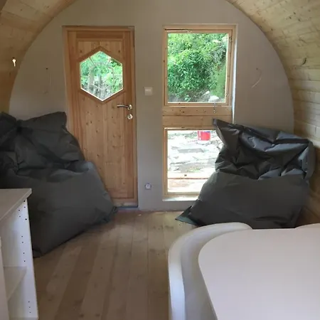 Les Insolites Du Villaret Bed & Breakfast