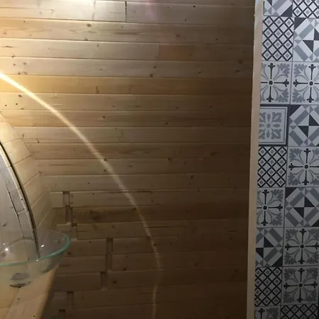 Bed & Breakfast Les Insolites Du Villaret 3*