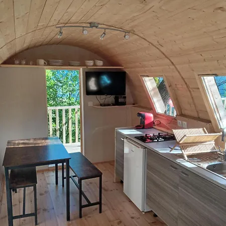 Les Insolites Du Villaret Bed & Breakfast *