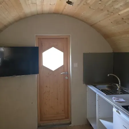 Les Insolites Du Villaret Bed & Breakfast