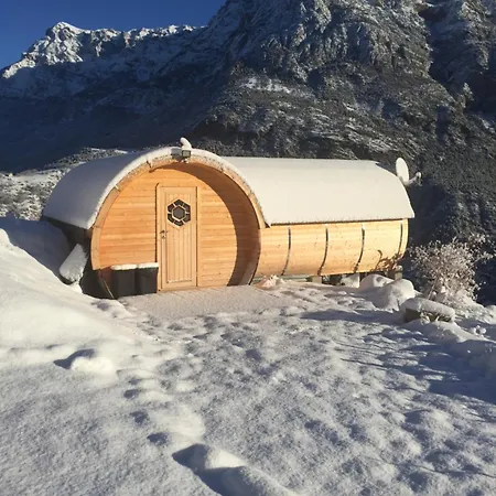 Les Insolites Du Villaret Bed & Breakfast *