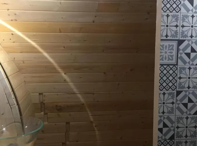 Bed & Breakfast Les Insolites Du Villaret 3*