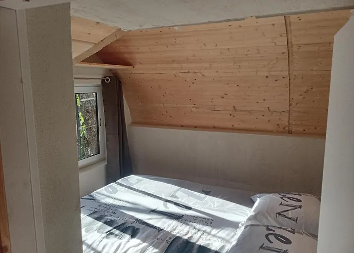 Les Insolites Du Villaret Bed & Breakfast 3*