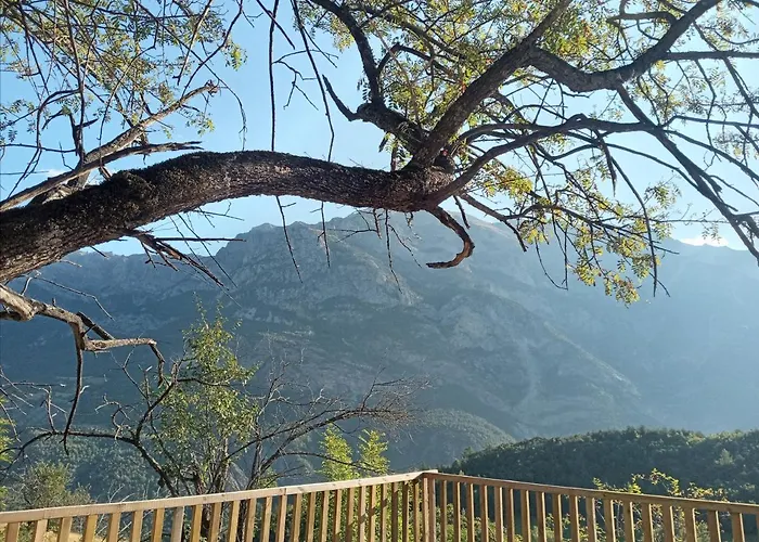 Bed & Breakfast Les Insolites Du Villaret 3*